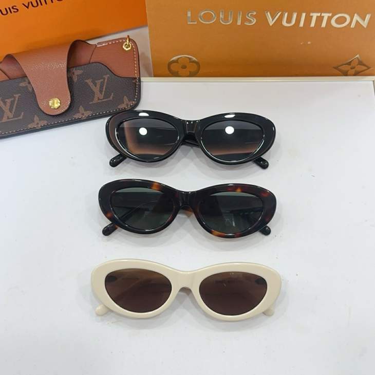 Picture of Louis Vuitton Sunglasses _SKUfw76770630fw